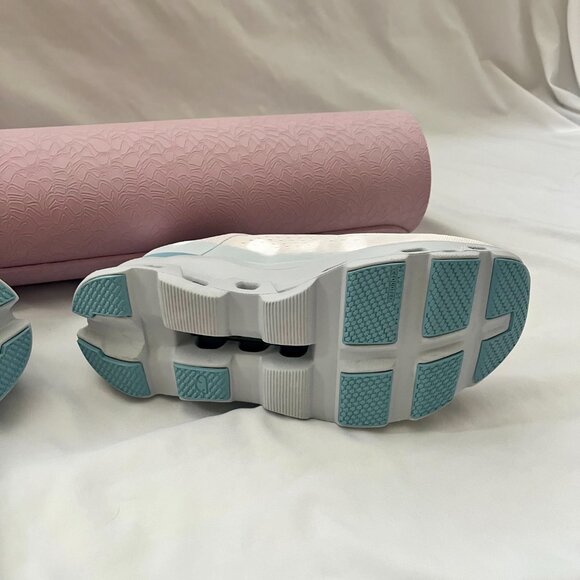 On Cloudmonster Blue and White Women’s Size 10.5 - Never worn outside - Picture 7 of 7